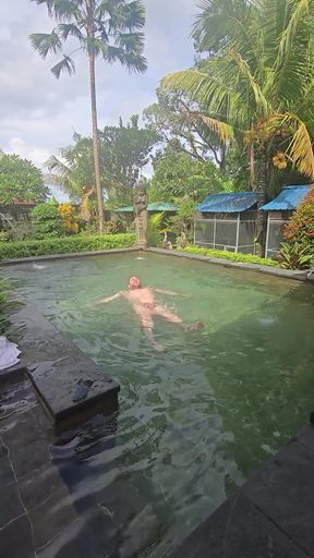 Jimbob Wanking in Pool