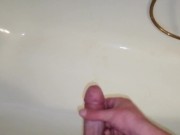 Ich spritze und pisse in die Badewanne Kameraperspektive