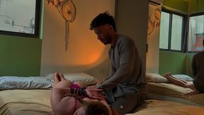 SEM PIEDADE no CUZINHO dela - Com as m&atilde_os atadas ela implora por miseric&oacute_rdia e ele segue metendo