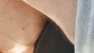 Pria kulit hitam gemuk dewasa disodomi di luar ruangan dengan ejakulasi berantakan dan masturbasi.