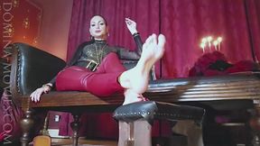 Ruby - Smoke - Feet 02