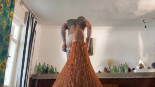 Kuumat amatööritatuoidut homolutkat ottavat ison kullin ilman satulaa suihinotolla ja siemensyöksyllä