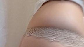 Sexy sotto la doccia ~ canottiera bagnata e grossi capezzoli duri