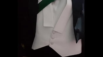 Descremandome solo antes de la fiesta