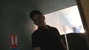 2253 bulgare hetero de 21 ans accept q uun mec le suce pour 100 eurosj ai file...