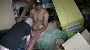 2253 bulgare hetero de 21 ans accept q uun mec le suce pour 100 eurosj ai file...