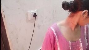 Naukarani ko paise dekar jabar dasti chod diya