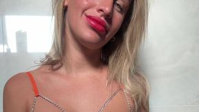 Video uploaded by @ninacakes @Teasing & #Blonde #Sexy Lingerie #Big Boobs #Solo gratis video porno | Tik.Porn