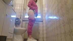 a beautiful pee in the public toilet big long pee 4k