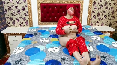 Pakistani woman in headscarf caught masturbating then taken hard on the bed