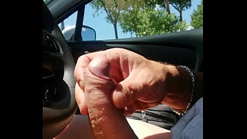 I masturbate my cock in the car under the sun and good cum