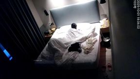 流出酒店直播台 103號房偷拍放假不回家廝混的學生情侶兩天多次做愛-