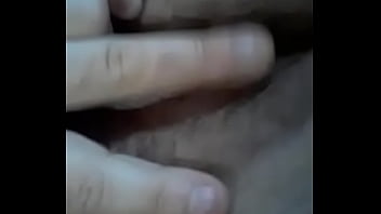 Putiamiga quejandose, gran clitoris