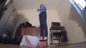 Morning Coffee Break Head Trampling 2 FLOOR CAM (4K)