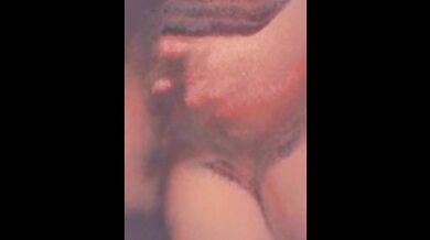 SEXO DURO EN LA OSCURIDAD. SONIDO DE VAGINA MUY MOJADA Y RICOS GEMIDOS. LA VERGA GRANDE DE MI ESPOSO ME PONE MUY CALIENTE