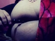 Metiéndome mis bolas anales mientras estoy solito