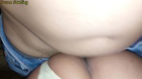 ela estava louca por rola e pediu pro corno levar no buraco da gloria