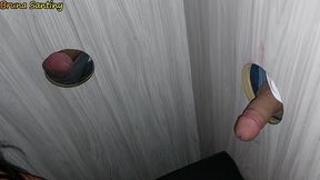 ela estava louca por rola e pediu pro corno levar no buraco da gloria