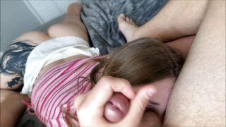 مؤخرة آداس الضيقة البالغة من العمر 18 عامًا تُضرب من قبل آدم وأليكس آدامز من منظور الشخص الأول