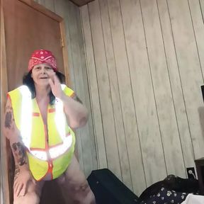 This Horny Construction Worker Picks up Trash N Lets U Bend That Ass