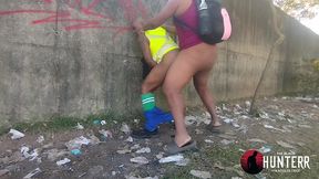 estava no trabalho avistei esse negao de pau duraco no muro e ja cheguei caindo de boca