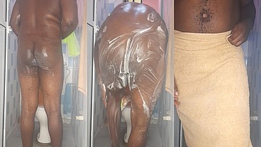 African giant fingering his tight anus while bathing