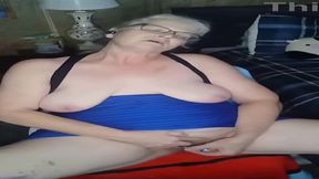 Hot and juicy MILFs play with her muff