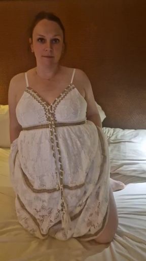 Pregnant Saskialove does it herself in the 6 month and gets orgasm