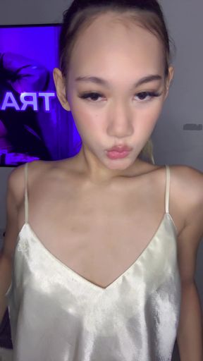 Amateur teen shows off her ass and tits
