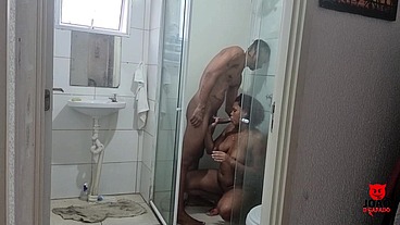 Peguei a Gostosa da Mary BomBom No Banheiro e Gozei na Bunda