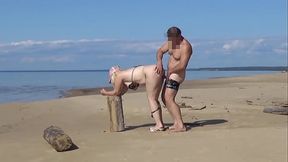Mature beach slut invites guys to fuck her holes