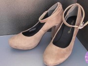 Shoe fetishism 靴フェチ　ベージュのハイヒール