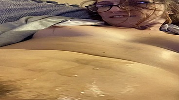 Je suis pleine de jus, mon porno était trooooop bien !