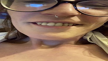 Je suis pleine de jus, mon porno était trooooop bien !