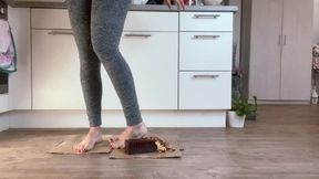 Sneaker-Girl Gym-Lady - Little Cake Crushing