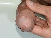 pene grande y venoso desesperado eyaculando mucha leche, primer plano