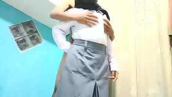 Siswi SMA pesta mainan sex bersama pacar nya