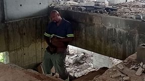 batendo uma na construcao