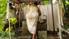Classy Indian Bhabi Bathing Fully Nude Outdoor Showing Her Assets