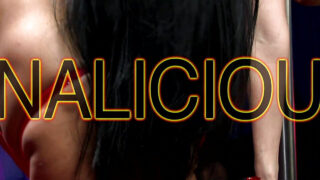 Jasmine Black și Paige Ashley împărtășesc un threesome anal sălbatic