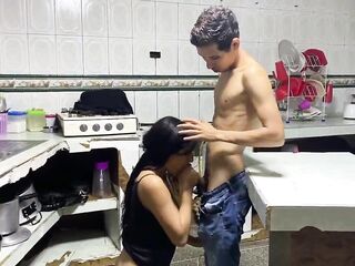 I've sex with my stepsister for the first time and I bang her vagina.