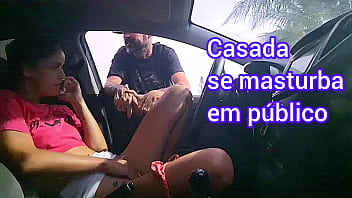 Casada sai de carro na rua se exibe para estranhos em p&uacute_blico!