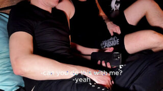 Młody europejski duet gejów-amatorów eksploruje fetyszowe zabawy z gorącą masturbacją i surowym seksem analnym