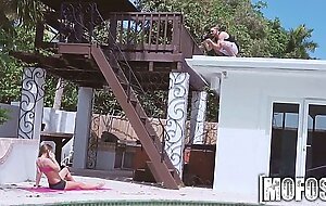 Mofos - Teen Hottie Gets Pranked