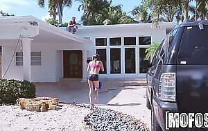 Mofos - Teen Hottie Gets Pranked