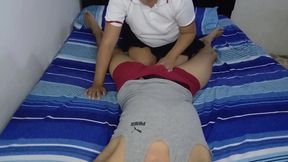 hijastra traviesa le da una mamada a su padrastro al despertar