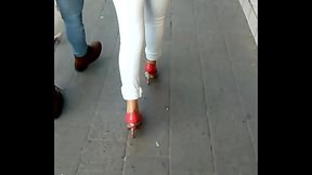 culo en leggins blanco
