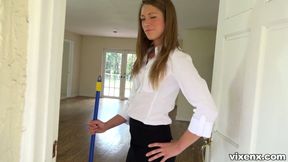 Real estate agent Kirsten Lee fucks a big cocked plumber