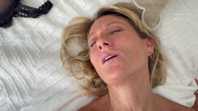 Model Poses First, Then Takes It Deep in the Ass