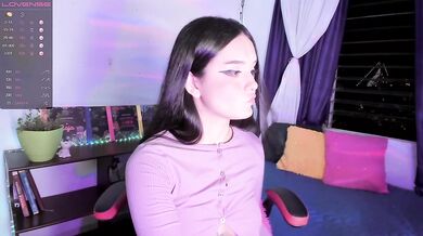 Alicia_uwu's Cute Smile While She Takes Your Load